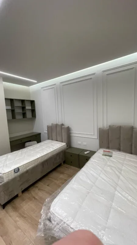 Tirane, jepet me qera apartament 2+1+Ballkon Kati 2, 120 m² 1.500 € (Liqeni i Thate)