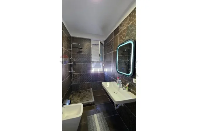 Vlore - Lungomare, shitet apartament+verande | Penthouse 2+1+Ballkon Kati 5, 117 m² 270.000 € (Rruga Dhimitër Konomi, Vlore)