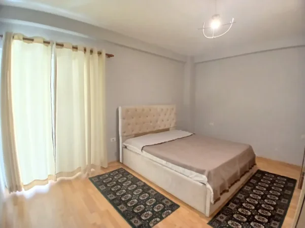 Tirane, jepet me qera apartament 2+1+Ballkon Kati 3, 90 m² 450 € (KODRA E DIELLIT)