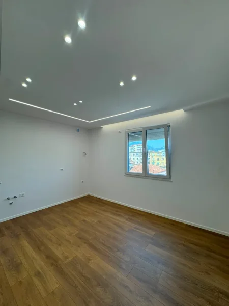 Tirane, shes apartament 2+1+Ballkon Kati 4, 64 m² 168.000 € (Rruga 4 Deshmoret)