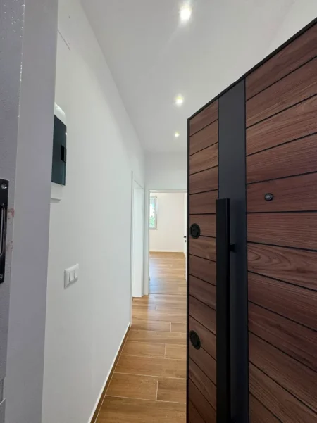 Tirane, shes apartament 2+1+Ballkon Kati 4, 64 m² 168.000 € (Rruga 4 Deshmoret)