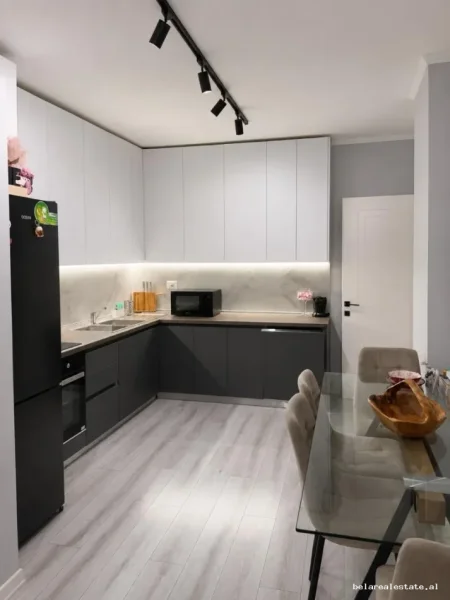 Tirane, jepet me qera apartament 1+1+Ballkon Kati 2, 65 m² 640 € (Liqeni i Thate)