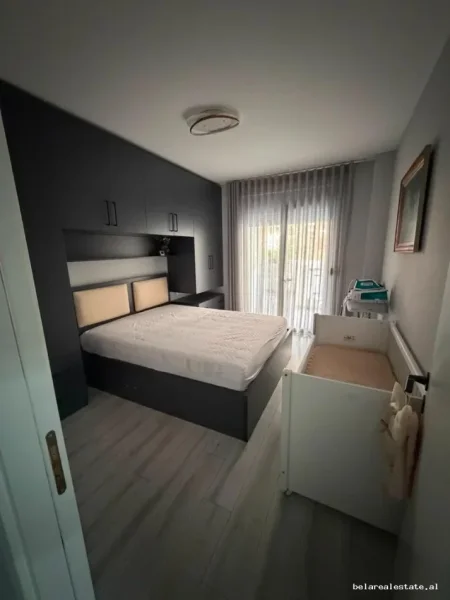 Tirane, jepet me qera apartament 1+1+Ballkon Kati 2, 65 m² 640 € (Liqeni i Thate)