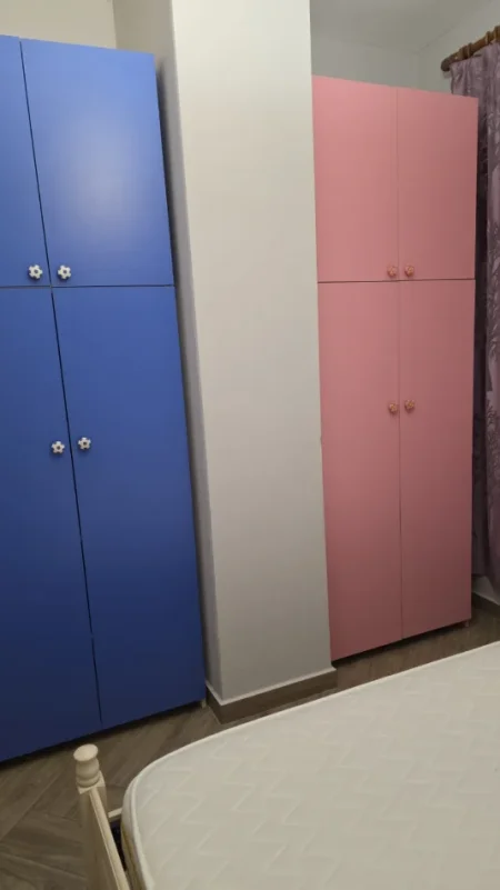 Tirane, jepet me qera apartament 1+1+Ballkon Kati 4, 70 m² 500 € (Rruga Mine Peza)