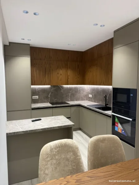 Tirane, jepet me qera apartament 1+1+Ballkon , 75 m² 700 € (Laprake)