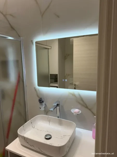 Tirane, jepet me qera apartament 1+1+Ballkon , 75 m² 700 € (Laprake)