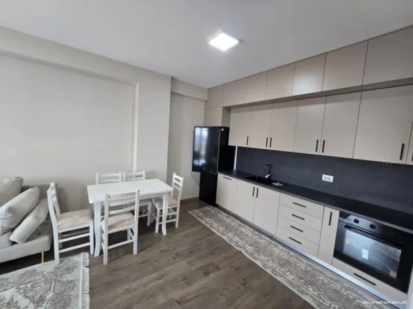Tirane, jepet me qera apartament 2+1+Ballkon Kati 7, 100 m² 690 € (Porcelan)
