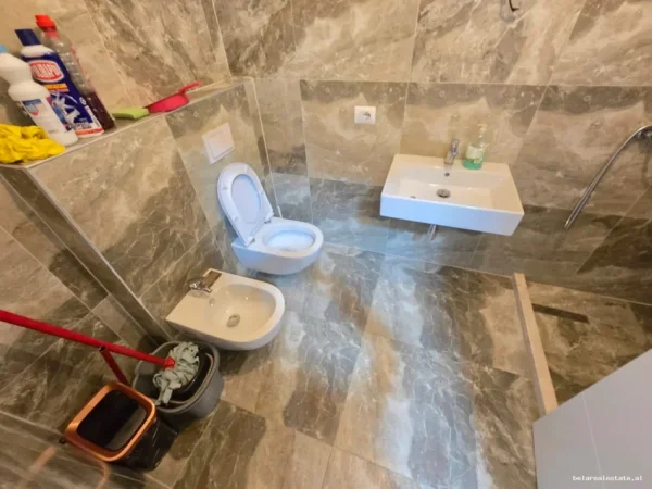 Tirane, jepet me qera apartament 2+1+Ballkon Kati 7, 100 m² 690 € (Porcelan)