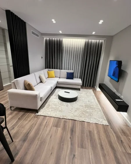 Tirane, jepet me qera apartament 2+1 , 85 m² 700 € 