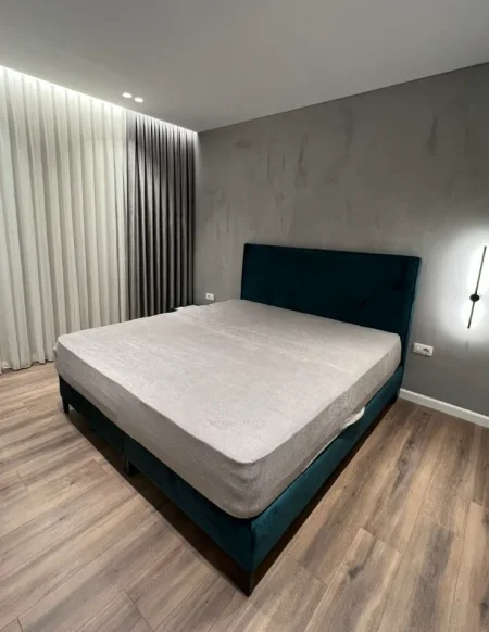 Tirane, jepet me qera apartament 2+1 , 85 m² 700 € 