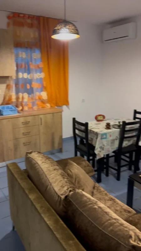 Tirane, jepet me qera apartament 1+1 Kati 2, 50 m² 350 € (Ali Demi)