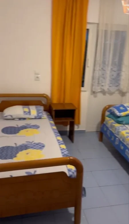 Tirane, jepet me qera apartament 1+1 Kati 2, 50 m² 350 € (Ali Demi)