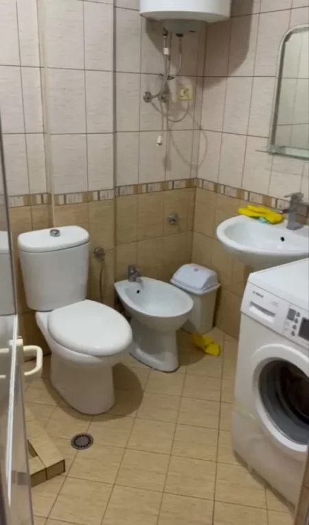 Tirane, jepet me qera apartament 1+1 Kati 2, 50 m² 350 € (Ali Demi)