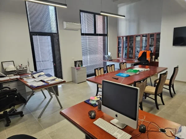 Shqiperi, shitet dyqan Kati 0, 52 m² 156.000 € (Rruga Jordan Misja)