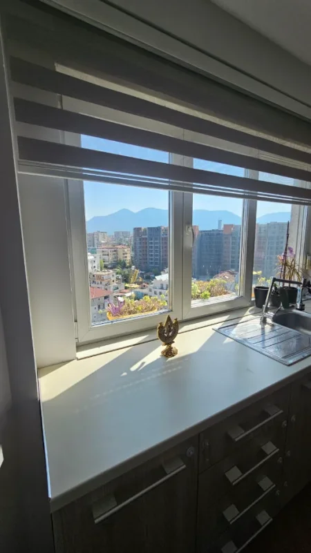 Tirane, jepet me qera apartament 1+1+Ballkon Kati 11, 50 m² 55000 mije leke