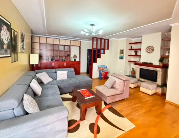 Tirane, jepet me qera apartament 2+1 , 125 m² 850 € 