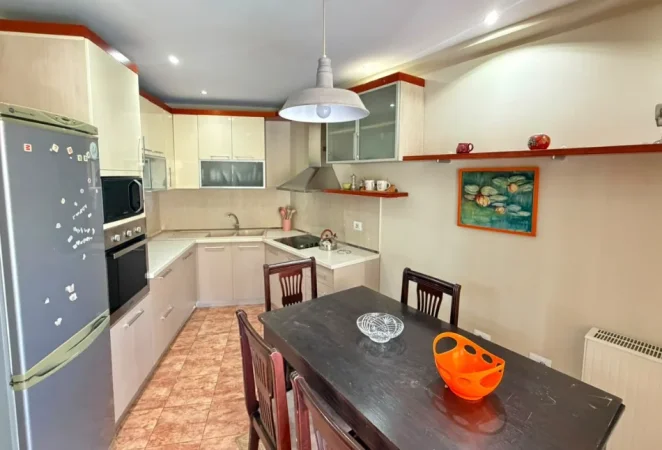 Tirane, jepet me qera apartament 2+1 , 125 m² 850 € 
