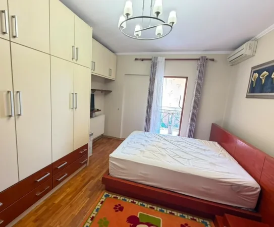 Tirane, jepet me qera apartament 2+1 , 125 m² 850 € 