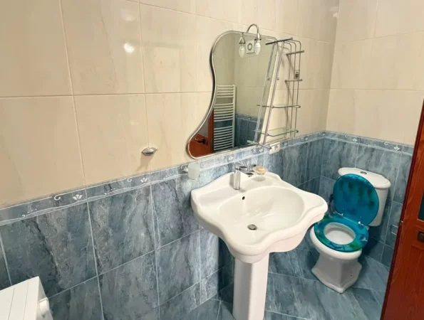 Tirane, jepet me qera apartament 2+1 , 125 m² 850 € 