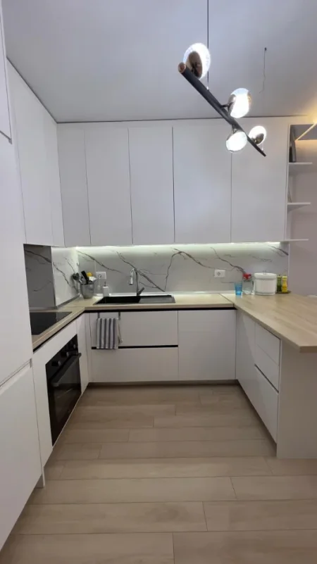 Tirane, shitet apartament 2+1+Aneks+Ballkon Kati 8, 104 m² 125.000 € (Kamez)