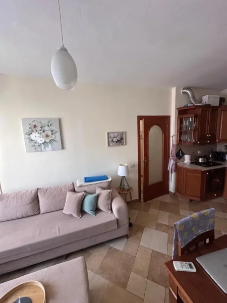 Tirane, jepet me qera apartament 2+1+Ballkon Kati 6, 1 m² 800 € (Rruga Jordan misja)