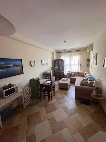Tirane, jepet me qera apartament 2+1+Ballkon Kati 6, 1 m² 800 € (Rruga Jordan misja)