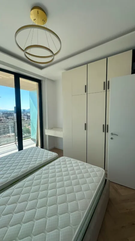 Tirane, jepet me qera apartament 2+1+Ballkon Kati 11, 110 m² 1.200 € (Golden Tower Mine Peza)