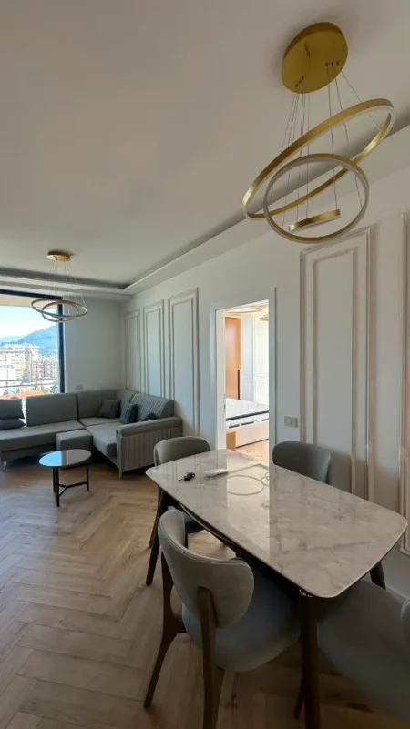 Tirane, jepet me qera apartament 2+1+Ballkon Kati 11, 110 m² 1.200 € (Golden Tower Mine Peza)