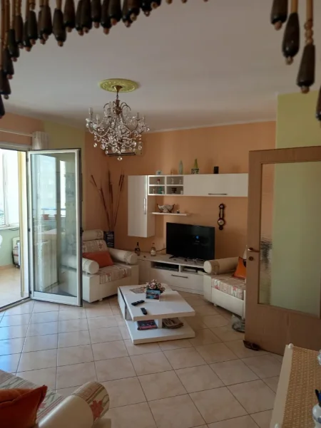 Shitet Apartament  tek Vollga