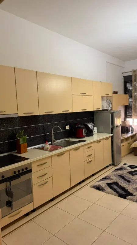 Tirane, jepet me qera Kati 2, 56 m² 450 € 