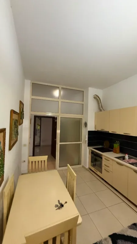 Tirane, jepet me qera Kati 2, 56 m² 450 € 