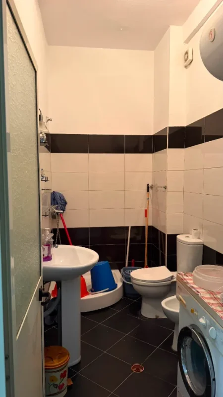 Tirane, jepet me qera Kati 2, 56 m² 450 € 