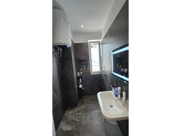 Tirane, shitet apartament 2+1 Kati 2, 109 m² 260.000 € (Sauk)