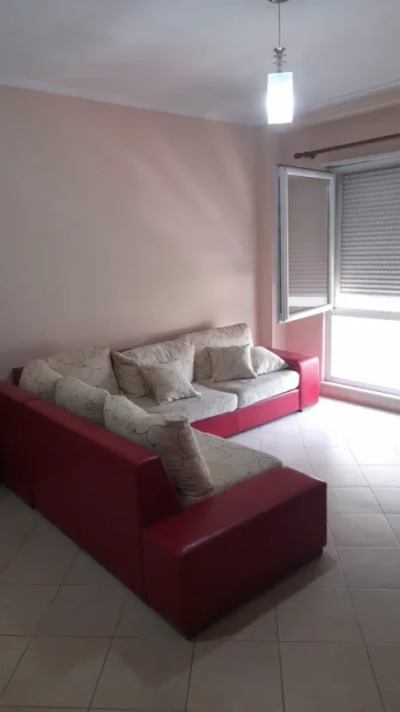 Tirane, jepet me qera apartament 1+1 Kati 2, 62 m² 550 € (Rruga Petro Nini Luarasi)