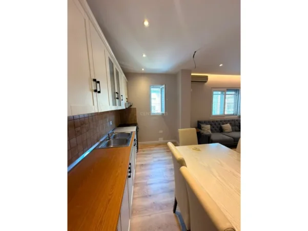 Tirane, shitet apartament 2+1 Kati 3, 106 m² 220.000 € (globe perballe square 21)