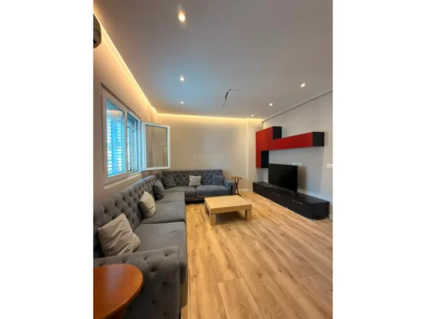 Tirane, shitet apartament 2+1 Kati 3, 106 m² 220.000 € (globe perballe square 21)
