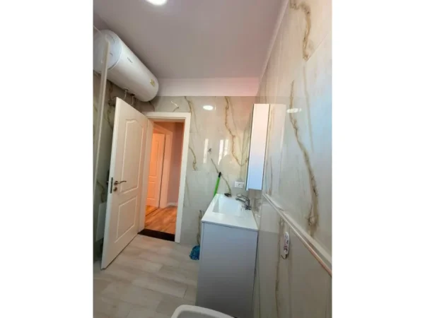 Tirane, shitet apartament 2+1 Kati 3, 106 m² 220.000 € (globe perballe square 21)
