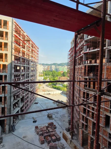 🏠SHITET: 1+1 📍Rruga e Kavajes - Perballe Deliorgjit (Riverside Residence) - 159,000€ - Kt.2 - Sp.85m² || 🔥Investo Sot, Pago me Keste🔥
