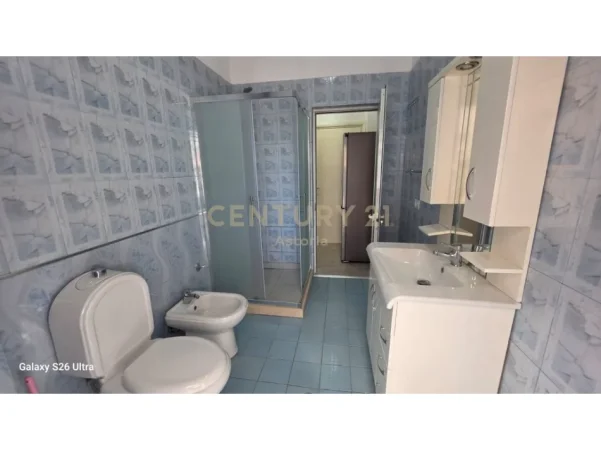 Tirane, jepet me qera apartament 2+1 Kati 2, 77 m² 630 € (kinostudio)