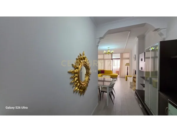 Tirane, jepet me qera apartament 2+1 Kati 2, 77 m² 630 € (kinostudio)