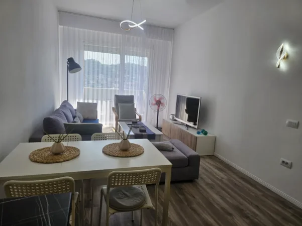 Tirane, jepet me qera apartament 2+1+Ballkon , 98 m² 620 € (Rruga e kavajes)