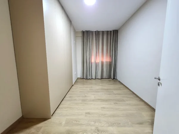 🏡 ME QERA: 2+1 Pamje Panoramike ne Liqenin e Thate 📍 Rruga Hamdi Garunja – Sauk | 105m² | 70,000 Leke/Muaj