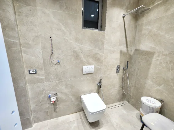 🏡 ME QERA: 2+1 Pamje Panoramike ne Liqenin e Thate 📍 Rruga Hamdi Garunja – Sauk | 105m² | 70,000 Leke/Muaj
