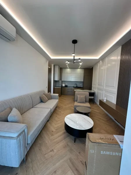 Tirane, jepet me qera apartament 2+1 Kati 11, 110 m² 1.200 € (GOLDEN TOWER)
