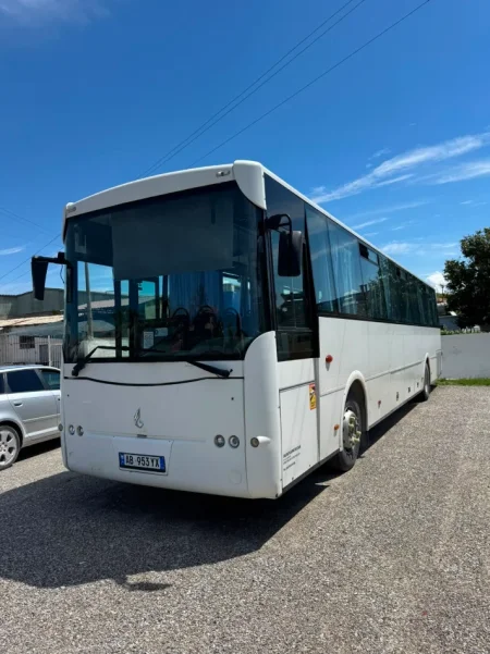Tirane, shitet Autobus MAN Nafte, e bardhë manuale Kondicioner 400 km 13.000 €