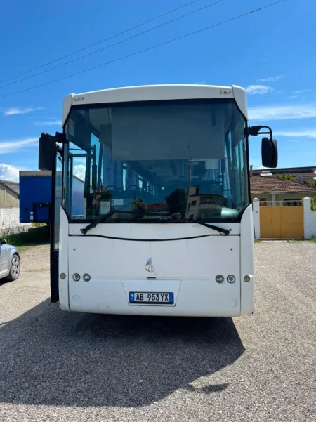 Tirane, shitet Autobus MAN Nafte, e bardhë manuale Kondicioner 400 km 13.000 €