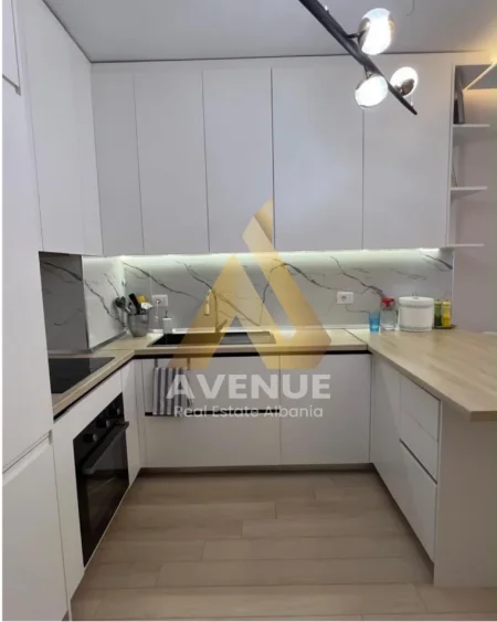 SHITET APARTAMENT 2+1 , PRANE RRETHIT TE ULLIRIT, KAMEZ