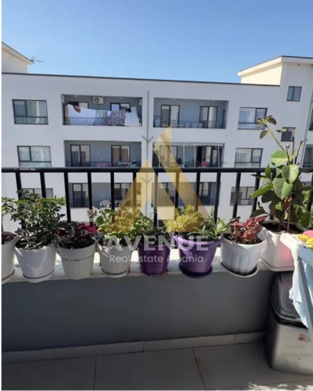 SHITET APARTAMENT 2+1 , PRANE RRETHIT TE ULLIRIT, KAMEZ