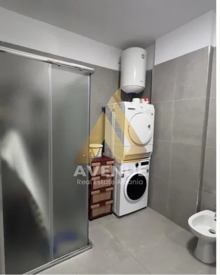 SHITET APARTAMENT 2+1 , PRANE RRETHIT TE ULLIRIT, KAMEZ