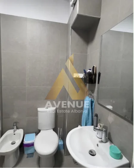 SHITET APARTAMENT 2+1 , PRANE RRETHIT TE ULLIRIT, KAMEZ